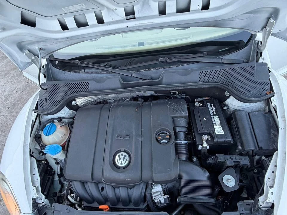 2013 Volkswagen A5 Beetle - Image 2 of 18