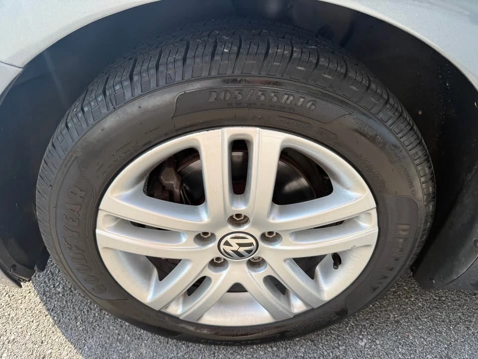 2013 Volkswagen A5 Beetle - Image 9 of 16