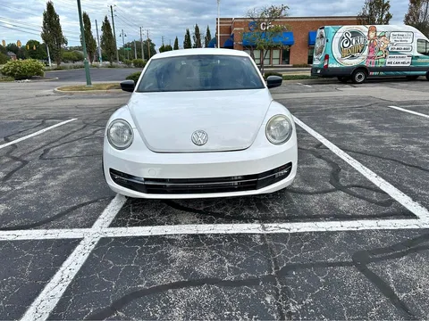 2013 Volkswagen Beetle 2.5L Entry Hatchback 2D