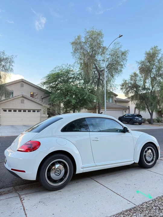 2013 Volkswagen A5 Beetle - Image 2 of 10