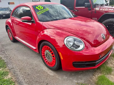 2013 Volkswagen Beetle 2.5L Hatchback 2D