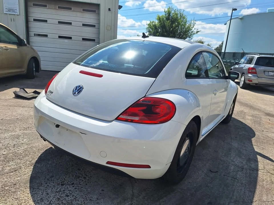 2013 Volkswagen A5 Beetle - Image 5 of 20