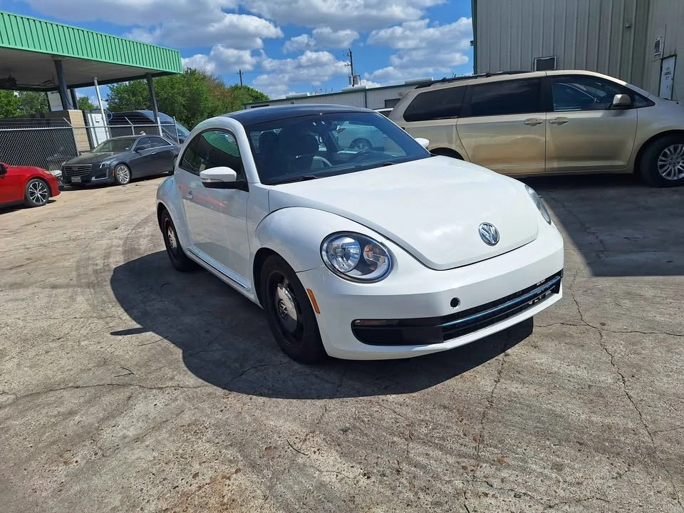 2013 Volkswagen A5 Beetle - Image 2 of 20