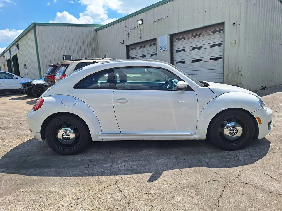 2013 Volkswagen A5 Beetle - Image 8 of 20