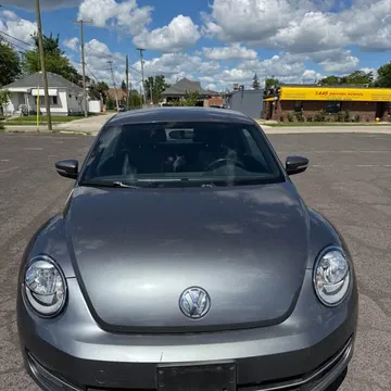 2013 Volkswagen Beetle 2.5L Hatchback 2D