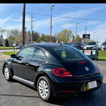 2013 Volkswagen Beetle 2.5L Hatchback 2D