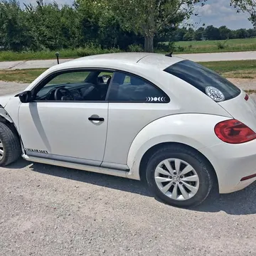 2013 Volkswagen Beetle 2.5L Hatchback 2D
