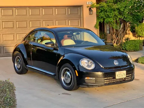 2013 Volkswagen Beetle 2.5L Hatchback 2D