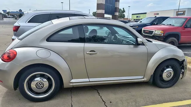 2013 Volkswagen Beetle 2.5L Hatchback 2D