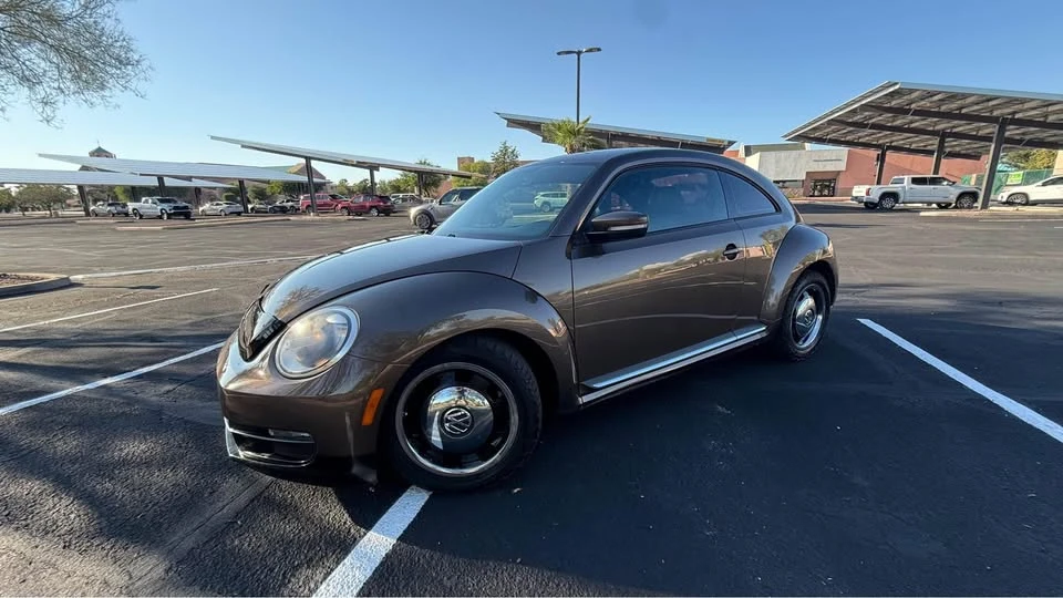 2013 Volkswagen A5 Beetle - Image 2 of 9