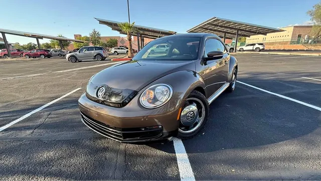 2013 Volkswagen Beetle 2.5L Hatchback 2D