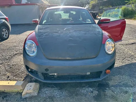 2013 Volkswagen Beetle 2.5L Hatchback 2D