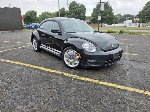 2013 Volkswagen Beetle 2.5L Hatchback 2D