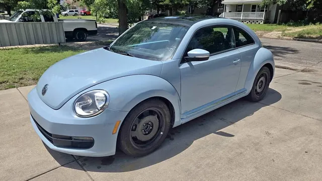 2013 Volkswagen Beetle 2.5L Hatchback 2D