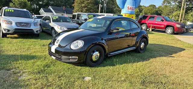 2013 Volkswagen Beetle 2.5L Hatchback 2D