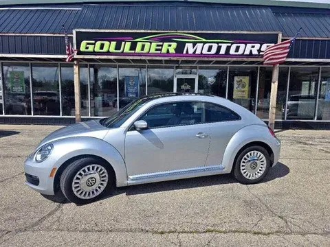 2013 Volkswagen Beetle 2.5L Hatchback 2D