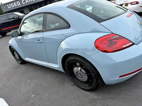 2013 Volkswagen Beetle 2.5L Hatchback 2D