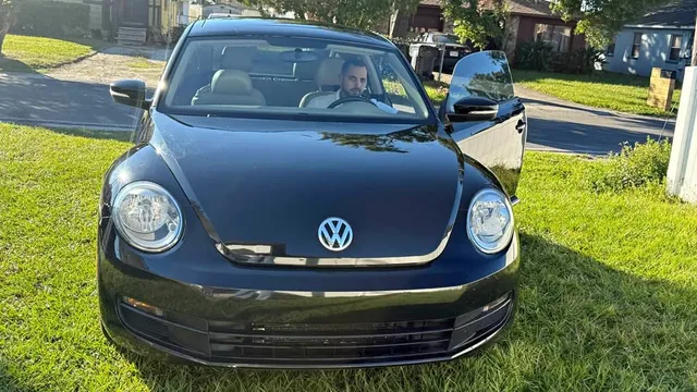 2013 Volkswagen Beetle 2.5L Hatchback 2D