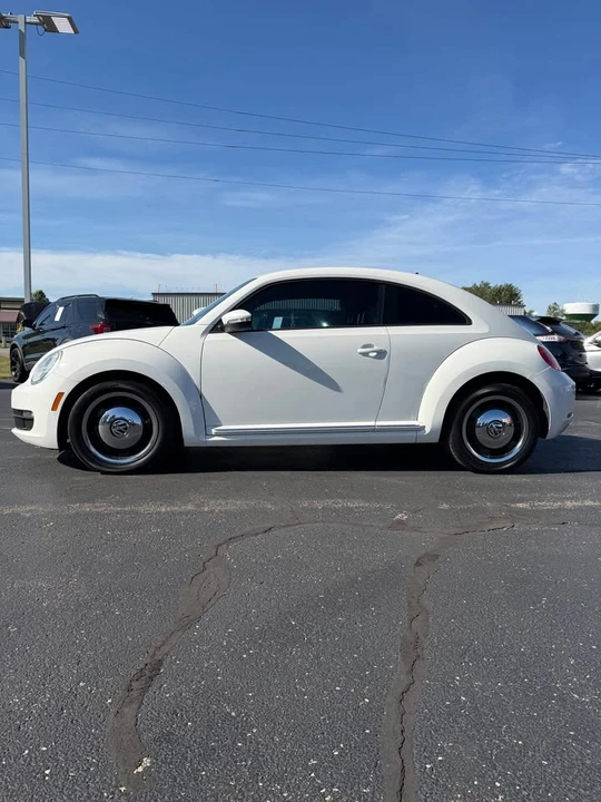 2013 Volkswagen A5 Beetle - Image 2 of 16