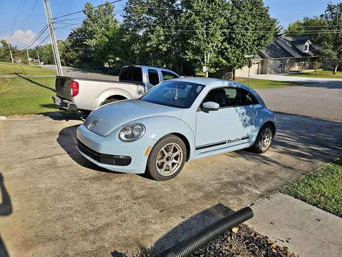 2013 Volkswagen Beetle 2.5L Hatchback 2D