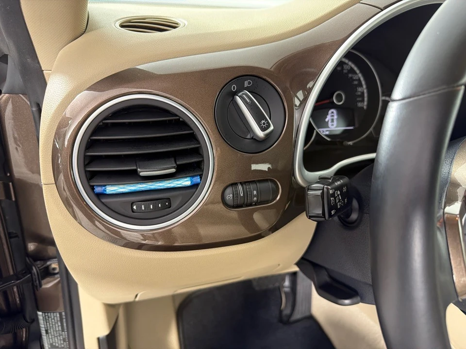 2013 Volkswagen A5 Beetle - Image 14 of 21