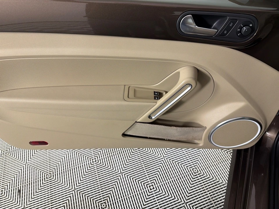 2013 Volkswagen A5 Beetle - Image 10 of 21