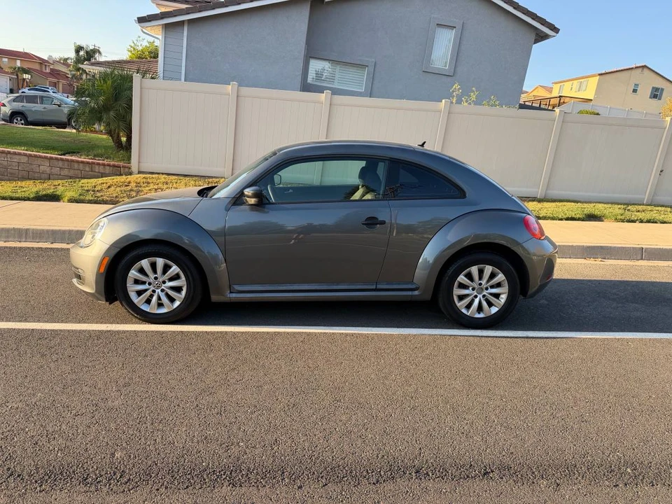 2013 Volkswagen A5 Beetle - Image 2 of 11