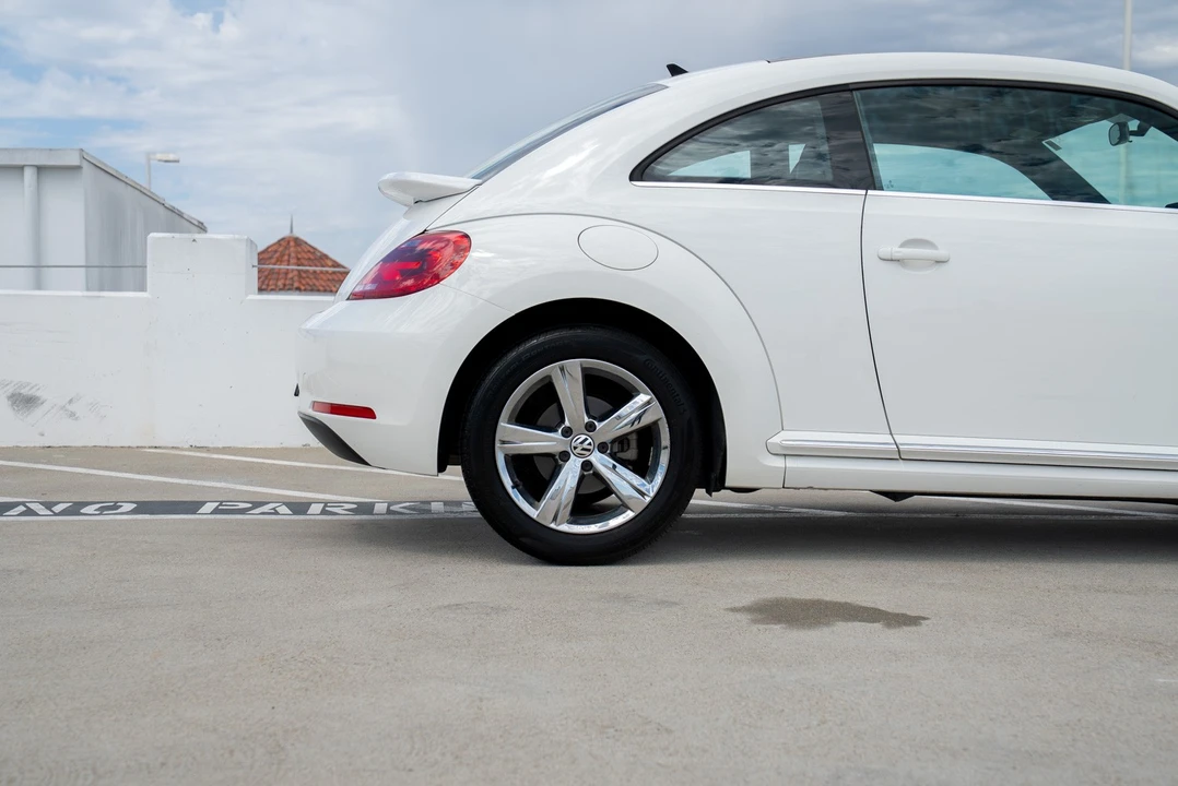 2013 Volkswagen A5 Beetle - Image 28 of 31