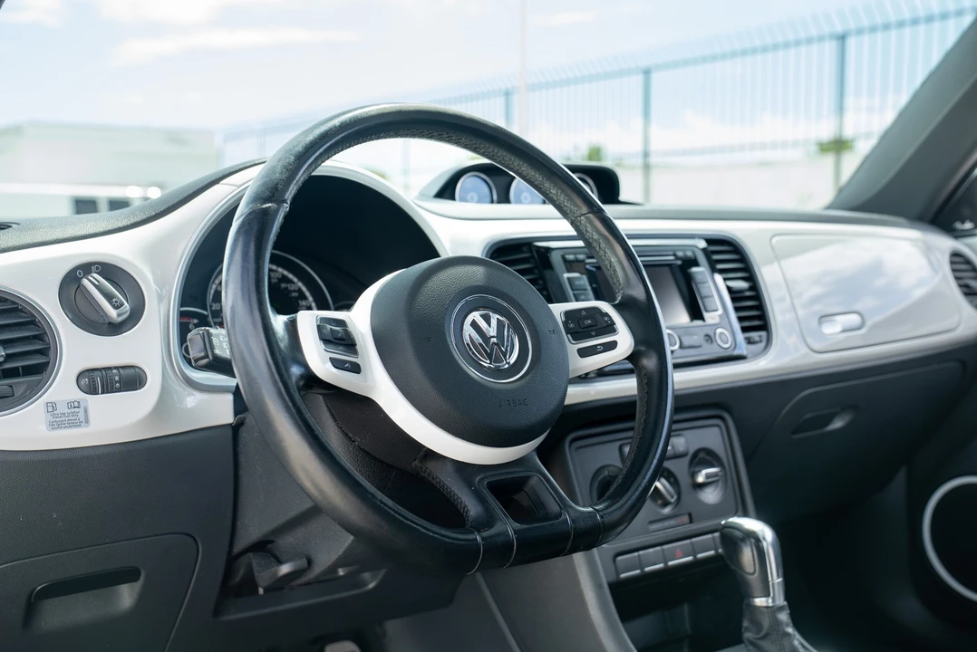 2013 Volkswagen A5 Beetle - Image 21 of 31