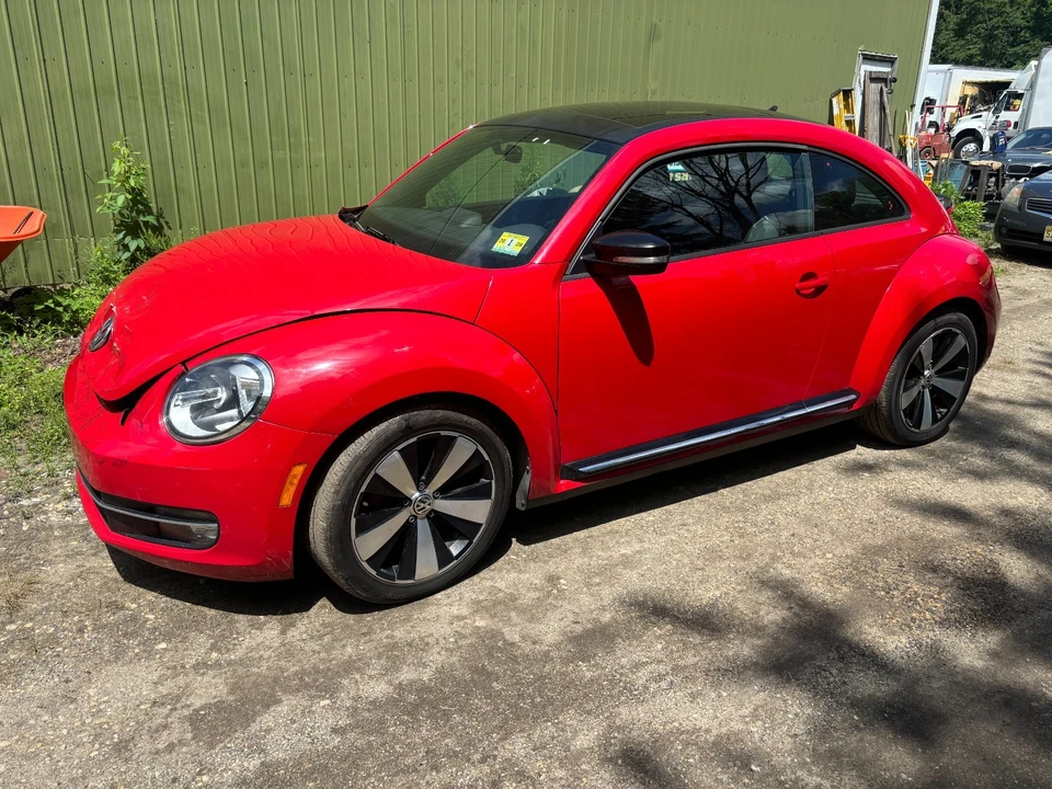 2013 Volkswagen A5 Beetle - Image 2 of 18