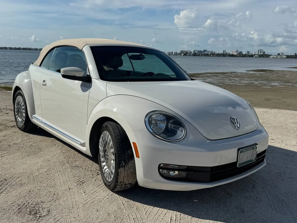 2013 Volkswagen A5 Beetle - Image 2 of 9