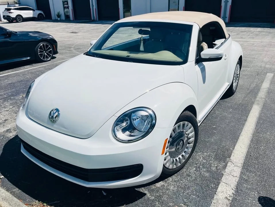 2013 Volkswagen A5 Beetle - Image 2 of 15