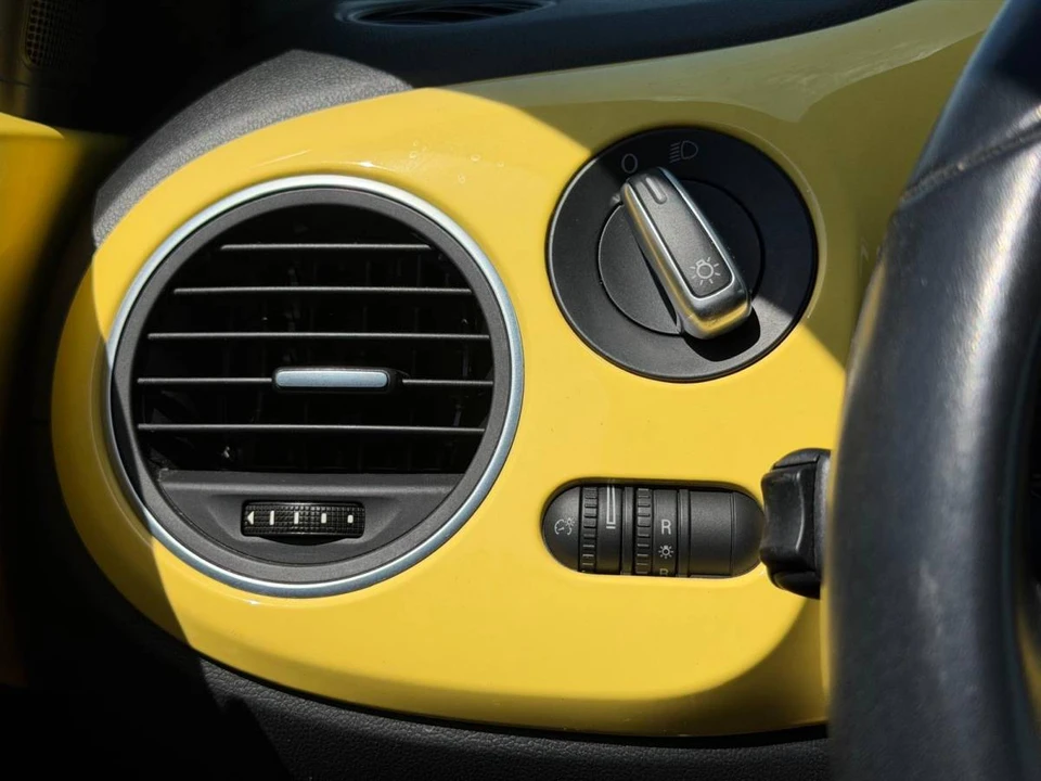 2013 Volkswagen A5 Beetle - Image 5 of 24