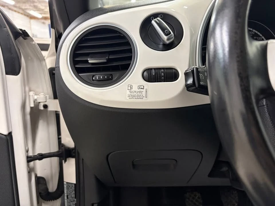 2013 Volkswagen A5 Beetle - Image 16 of 19