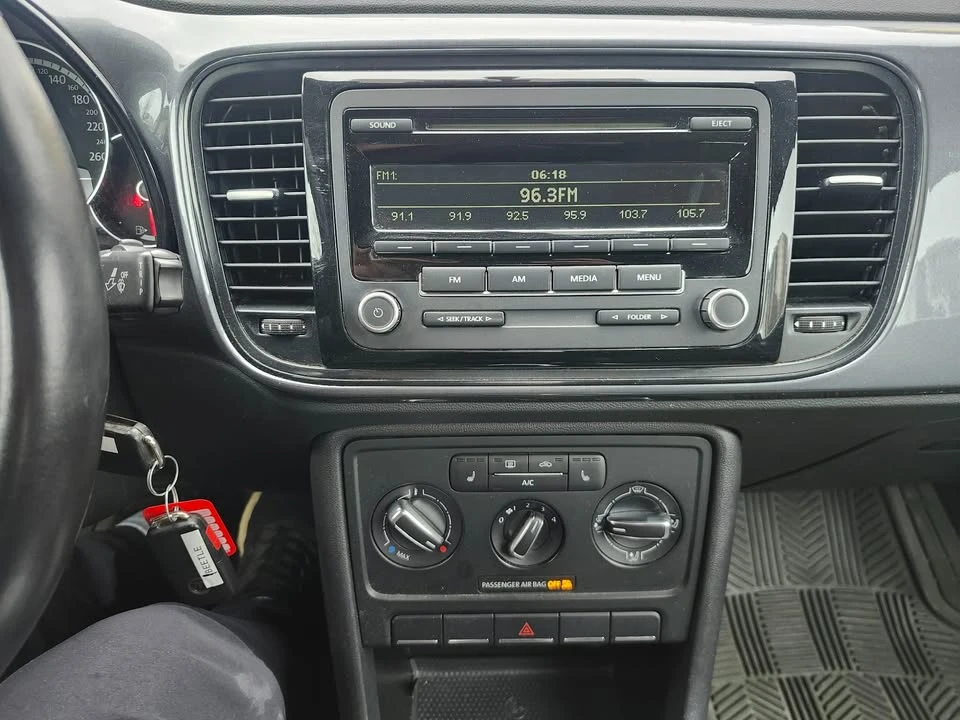 2013 Volkswagen A5 Beetle - Image 11 of 17
