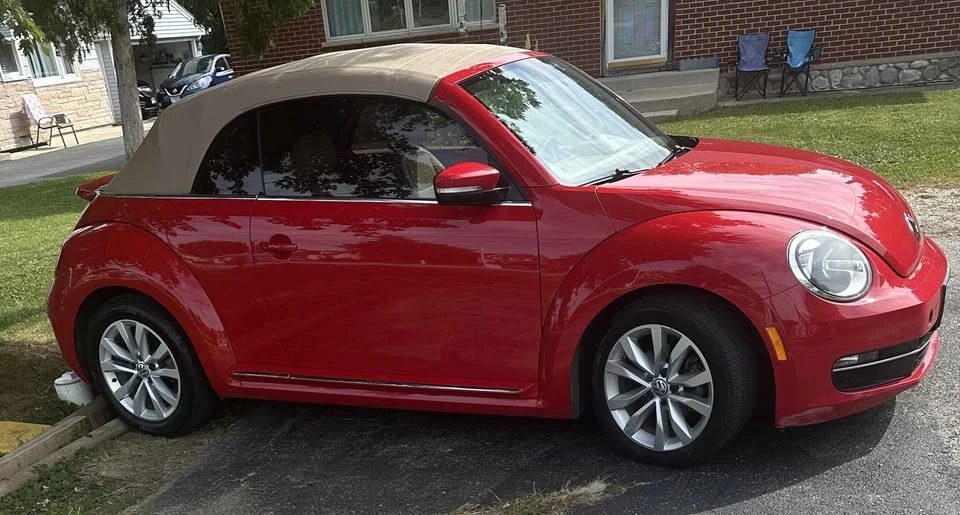 2013 Volkswagen Beetle - Image 2 of 11