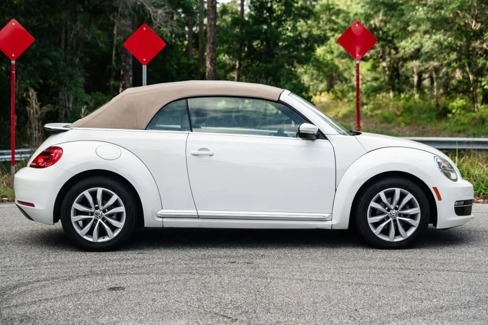 2013 Volkswagen A5 Beetle - Image 2 of 8