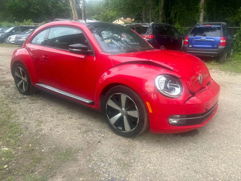 2013 Volkswagen A5 Beetle - Image 2 of 14