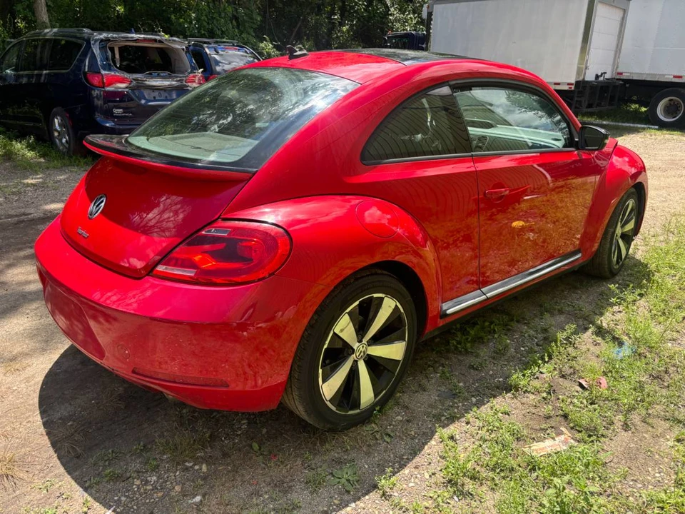 2013 Volkswagen A5 Beetle - Image 6 of 16