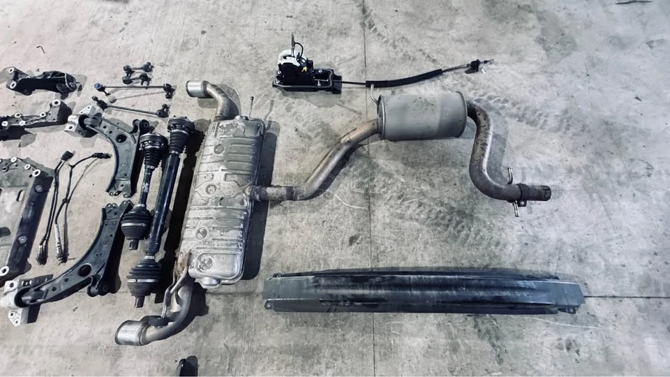 2013 Parts & Memorabilia Mechanical Components - Image 10 of 13