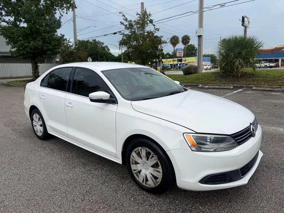 2013 Volkswagen A6 Jetta - Image 2 of 8