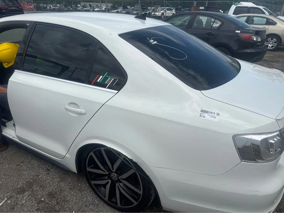 2013 Volkswagen A6 Jetta - Image 6 of 12