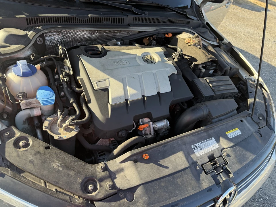 2013 Volkswagen A6 Jetta - Image 2 of 21