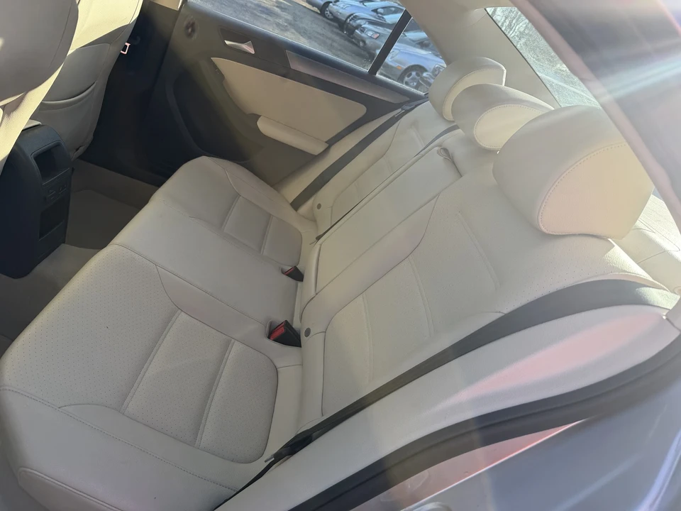 2013 Volkswagen A6 Jetta - Image 8 of 21