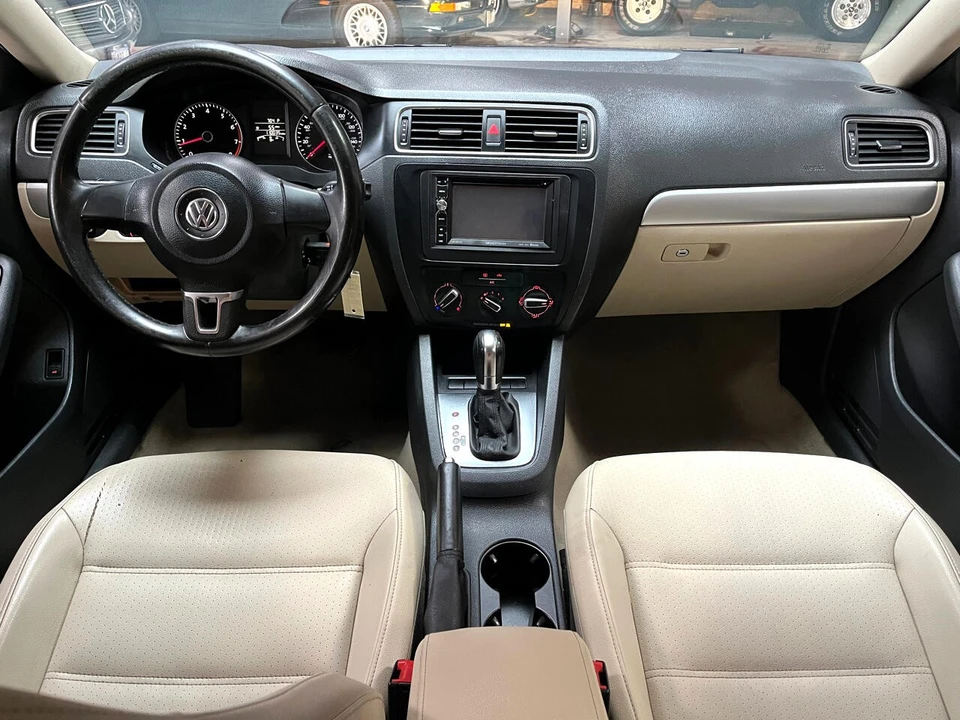 2013 Volkswagen A6 Jetta - Image 10 of 21