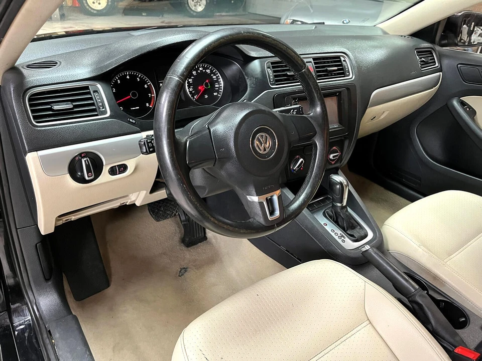 2013 Volkswagen A6 Jetta - Image 9 of 21