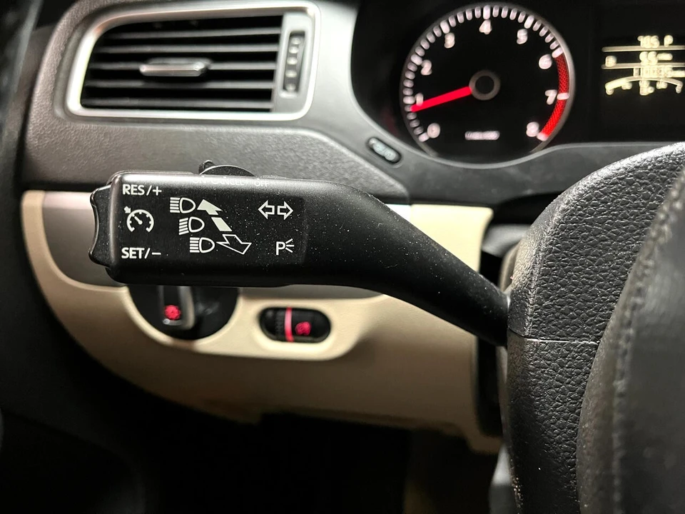 2013 Volkswagen A6 Jetta - Image 15 of 21