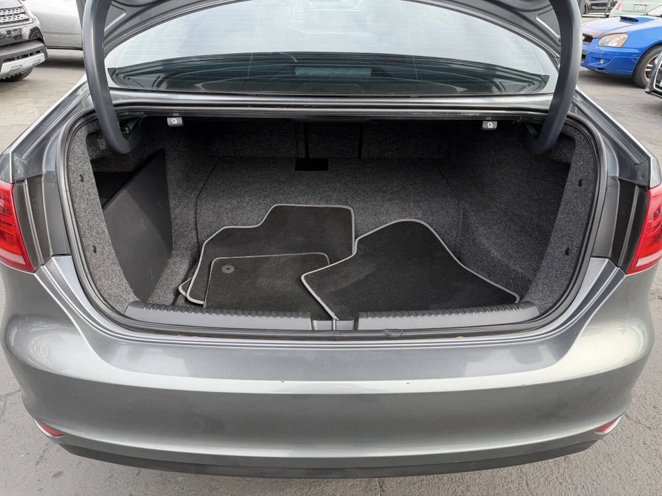 2013 Volkswagen A6 Jetta - Image 14 of 17