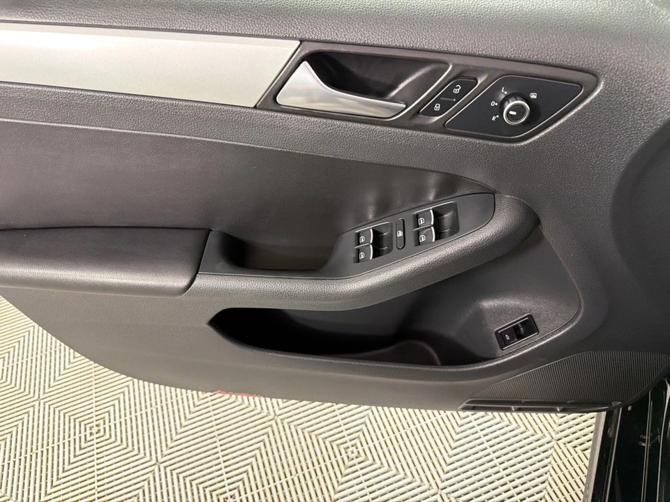 2013 Volkswagen A6 Jetta - Image 11 of 12