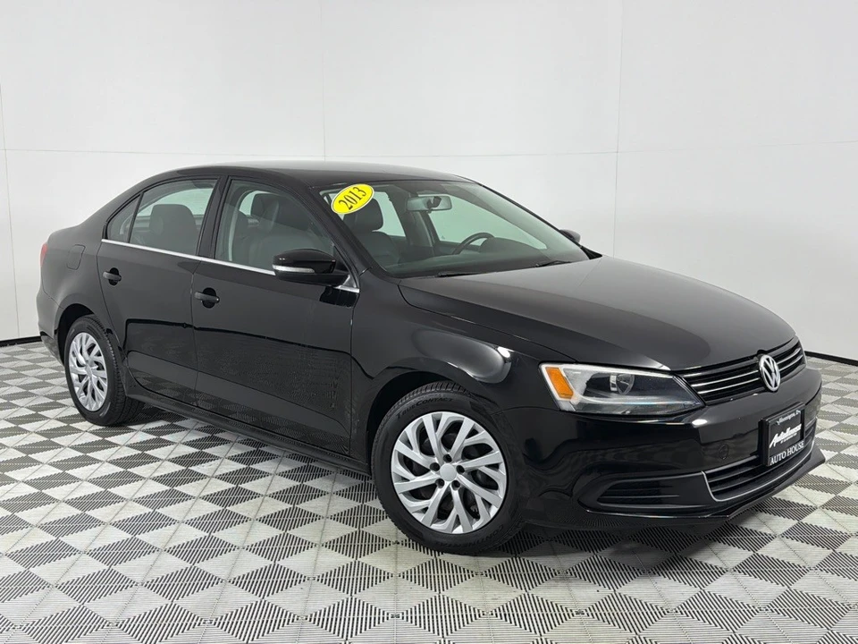2013 Volkswagen A6 Jetta - Image 2 of 12